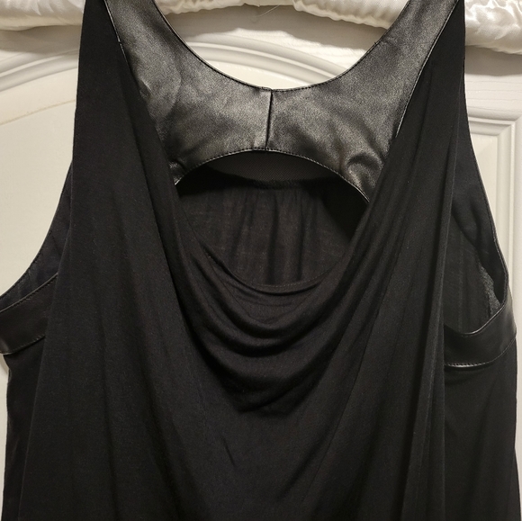 Sleeveless top, faux leather trim, Sz small, black. Longer in length - Picture 5 of 6